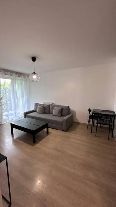 Appartement A Fleury-Merogis Proche De Paris Exteriör bild