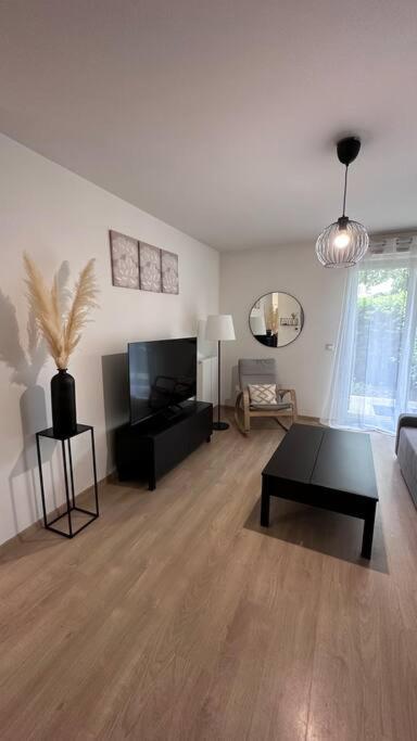 Appartement A Fleury-Merogis Proche De Paris Exteriör bild